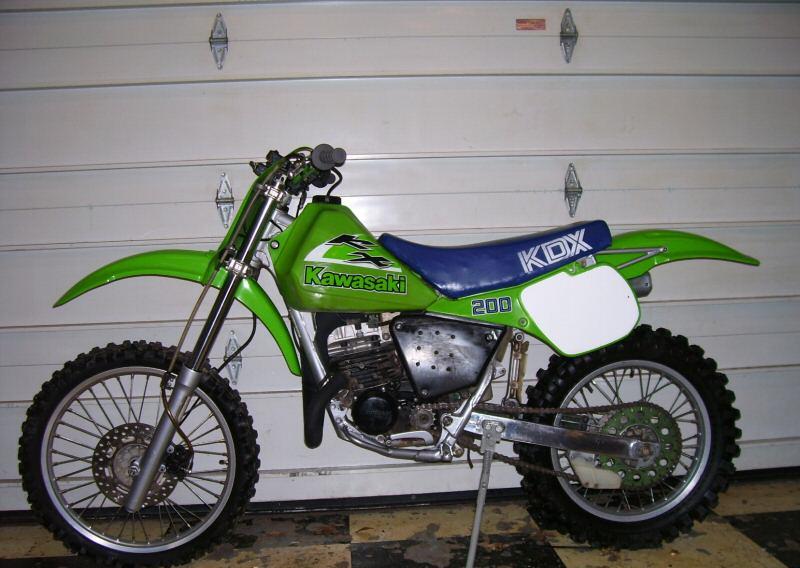 1986-Kawasaki-KDX200-Green