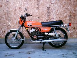 1975-Yamaha-RD350-Orange-2412-0.jpg