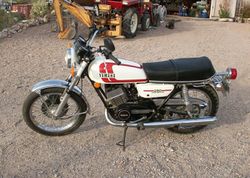 1975-Yamaha-RD250-White-Red-4805-0.jpg