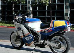 1986-Suzuki-RG500-BlueWhite-0.jpg