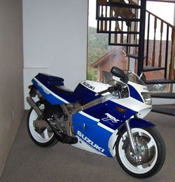 1989-Suzuki-RGV250R-Gamma-White-4252-0.jpg