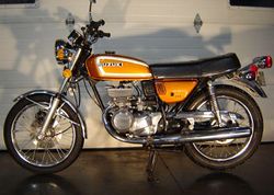1974-Suzuki-GT185-Orange-4107-2.jpg
