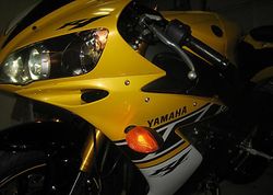 2006-Yamaha-YZF-R1-Yellow-LE-4.jpg