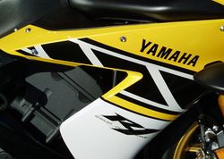 2006-Yamaha-YZF-R1-LimitedEdition-2.jpg