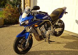 2002-Yamaha-FZ6-Blue-0.jpg