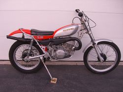 1975 suzuki rl250 redsilver 5.jpg