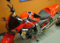 2004-Kawasaki-ZR1000-A2-Red-1.jpg