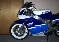 1989-Suzuki-RGV250R-Gamma-White-4252-4.jpg