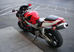 2000-Honda-CBR900RR-RedBlack-3.jpg