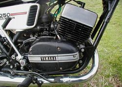1975-Yamaha-RD250-White-Red-3867-9.jpg