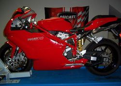 2005-Ducati-749-Red-7219-1.jpg