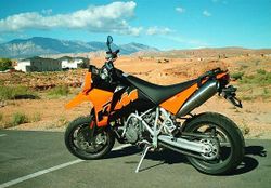 2006-KTM-950-Supermoto-Orange-6061-1.jpg