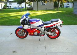 1996-Yamaha-FZR600R-WhiteRedPurple-8129-1.jpg