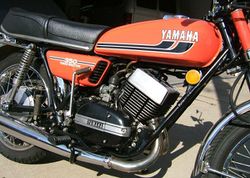 1975-Yamaha-RD350-Orange-3507-6.jpg