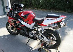 2001-Honda-CBR929RR-Red-2.jpg