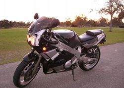 1996-Yamaha-FZR600-Black-5442-0.jpg