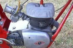 1951 125cc Racing engine.JPG