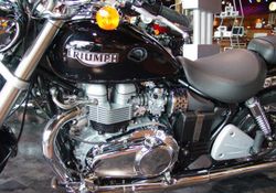 2006-Triumph-America-Black-2352-3.jpg