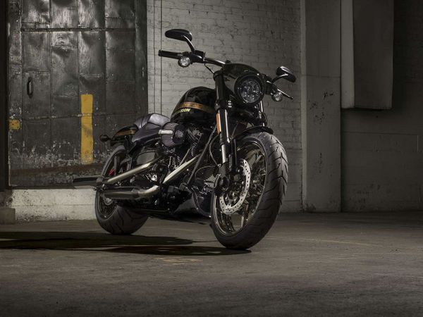 Harley-Davidson Softail Breakout Pro Street CVO