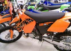 2007-KTM-200XC-W-Orange-2503-0.jpg