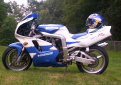 1995-Suzuki-GSX-R750-White-Blue-3931-0.jpg