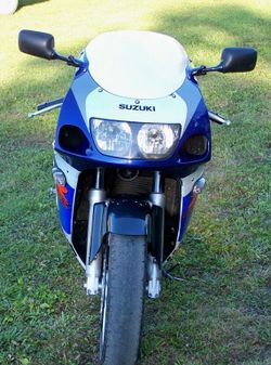 1999-Suzuki-GSX-R600-White-1.jpg
