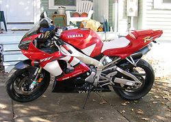 2001-Yamaha-YZF-R1-RedWhite-1.jpg