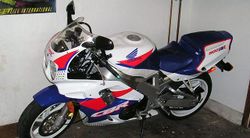 1993-Honda-CBR900RR-WhiteRedBlue-2294-0.jpg