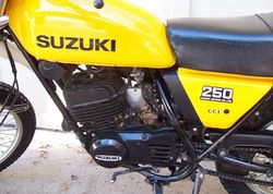1977-Suzuki-TS250B-Yellow-5142-4.jpg