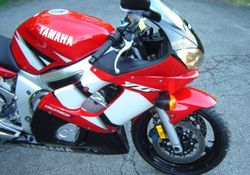 2002-Yamaha-YZF-R6-Red-8.jpg