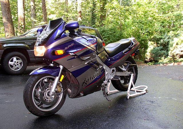 640px-1993-Suzuki-GSX1100F-Purple-1.jpg