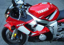 2002-Yamaha-YZF-R6-Red-7.jpg