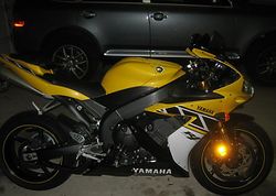 2006-Yamaha-YZF-R1-Yellow-LE-3.jpg