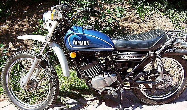640px-1974-Yamaha-DT175-Blue-1.jpg