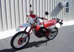 1987-Yamaha-XT350-White-Red-62-1.jpg