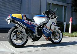 1986-Suzuki-RG500-BlueWhite-2.jpg