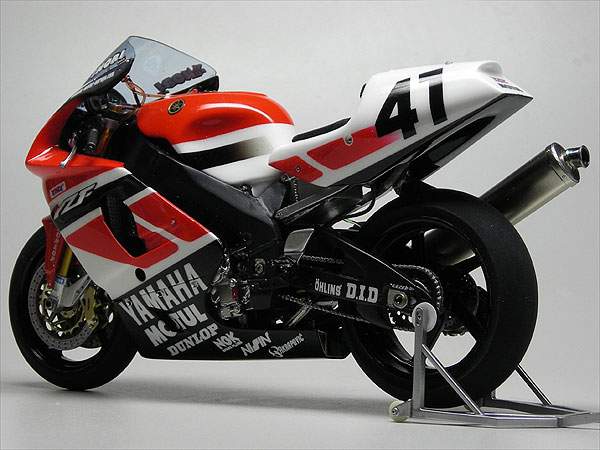 Racing Bikes Yamaha YZF-750 R7 SBK