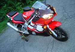2002-Yamaha-YZF-R6-Red-2.jpg