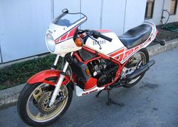 1985-Yamaha-RZ350-Red-4.jpg