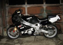 1999-Yamaha-FZR600-Black-2035-0.jpg