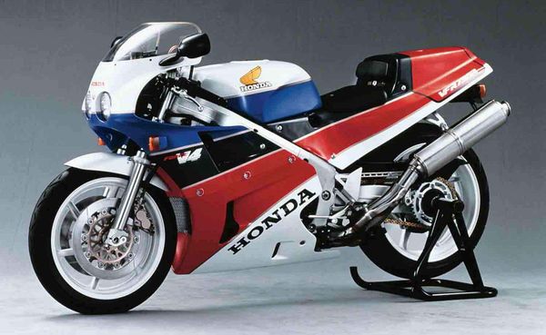 Honda VFR750R RC 30