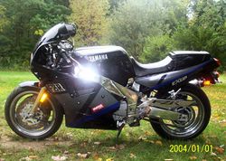 1990-Yamaha-FZR1000-BlackSilverBlue-0.jpg