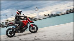 Ducati-hypermotard-2015-2015-3.jpg