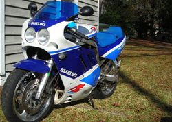 1989-Suzuki-GSX-R750-White-Blue-8370-0.jpg