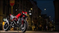 Ducati-hypermotard-939-2016-2016-3.jpg