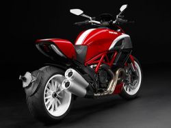 Ducati-diavel-2013-2013-4.jpg