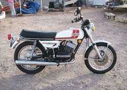 1975-Yamaha-RD250-White-Red-4805-1.jpg