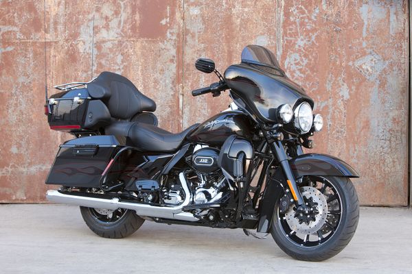 2010 Harley Davidson CVO Ultra Classic Electra Glide Dark Side Limited Edition
