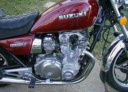 1982-Suzuki-GS550L-Maroon-459-2.jpg