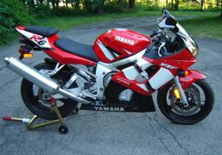 2002-Yamaha-YZF-R6-Red-3.jpg